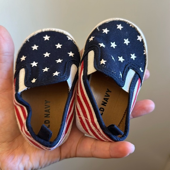 Old navy Baby Shoes Size 6-12 months - Picture 2 of 3